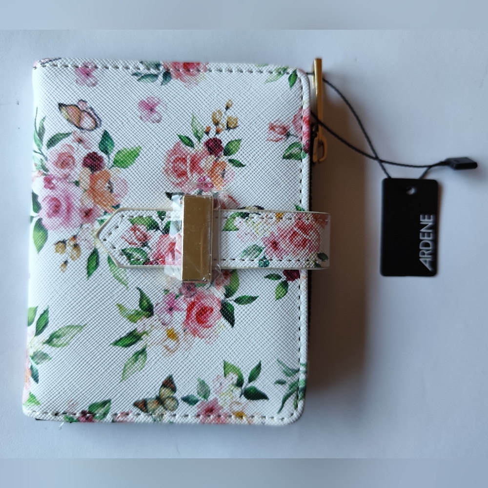 3/$20💗Ardene Floral Wallet with Gold Accent